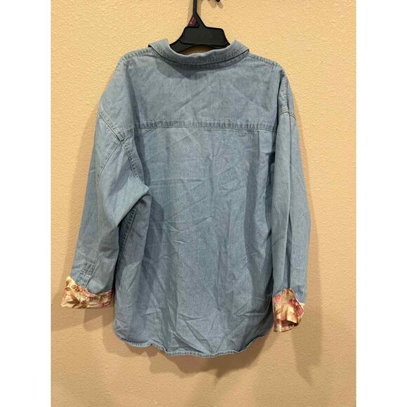 Women's Large Sierra Pacific button up - Picture 4 of 6